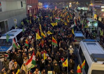 Berlin’de Rojava’ya Yönelik Saldırılara Karşı Yürüyüş Düzenlendi