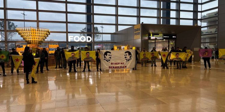 Marsilya Gençliği Marignane Havalimanı’nı Eylem Alanına Çevirdi!