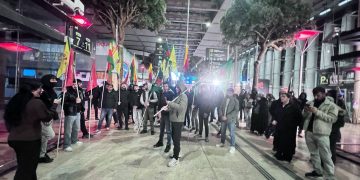 MARSİLYADA GENÇLER SABAHA KADAR SOKAKLARDAYDI