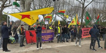 Bollène’de gençler Rojava için alanlardaydı