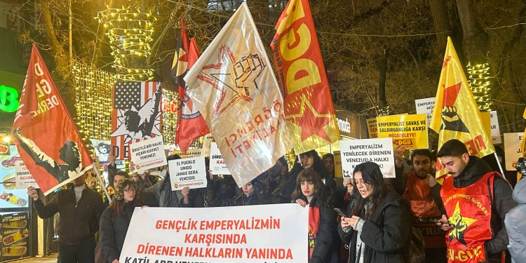 Gençlik Örgütleri Venezuela’ya Saldırıyı Protesto Etti