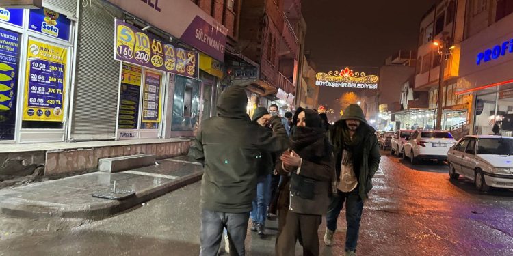 Riha’da Gençlerden Şêxmeqsûd’a Destek Yürüyüşü