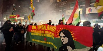 Kiel’de Gençler Soykırım Saldırılarına Karşı Alanlara Aktı