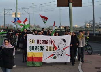 Köln’de Gençlikten Sivil İtaatsizlik Eylemi: “Her Yer Direniş, Her Yer Serhildan”