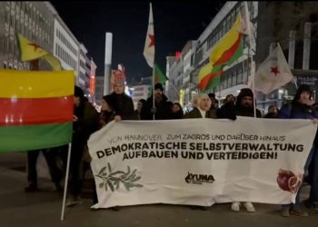 Hannover Sokakları gençlerin sloganları ile yankılandı