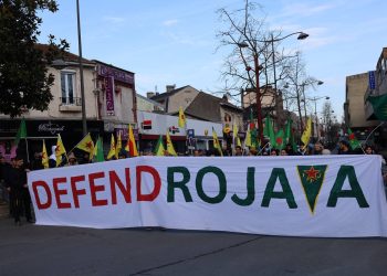 Villiers Le Bel’de Gençlerden Tren Raylarında Sivil İtaatsizlik Eylemi