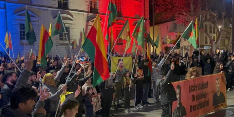 MARSİLYA GENÇLERİ MARİGNANE’DE ÖFKE SELİ OLDU