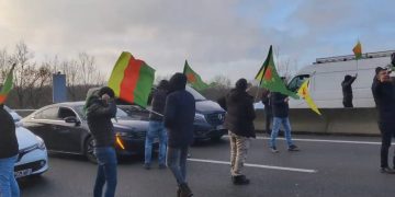 Nantes’de Gençler Yol Kapattı