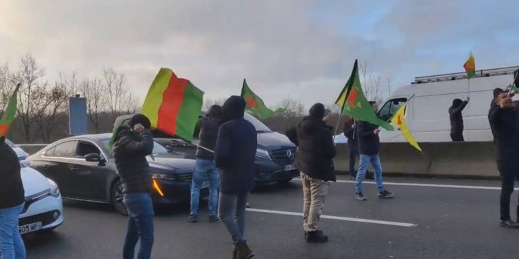 Nantes’de Gençler Yol Kapattı