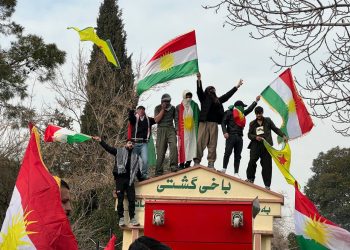 Silêmanîye’de Binlerce Genç Rojava İçin Eylemde