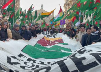 Frankfurt’ta On Binler Sokağa Döküldü