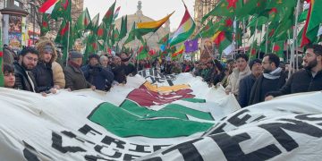 Frankfurt’ta On Binler Sokağa Döküldü