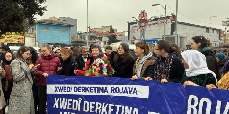 Halkların Karavanı Pirsûs’a Ulaştı