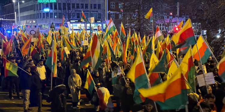 Dortmund’ta Gençlerin Öncülüğüde On Binler Sokaklara Döküldü