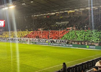 St. Pauli – RB Leipzig Maçında Rojavaya Yönelik Saldırılar Protesto Edildi
