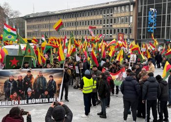 Köln’ de eylemler aralıksız devam ediyor