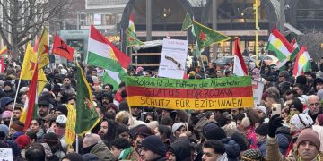 Hannover’de Gençler sokaklara akın etti