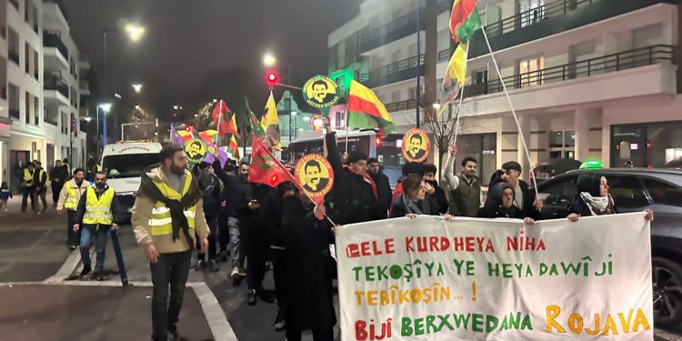 Drancy’de Kitlesel Rojavaya destek yürüyüşü