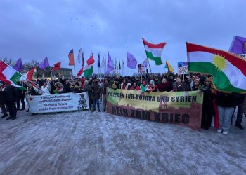 Hamburg’da Binler : Abluka Değil, Direniş Kazanacak