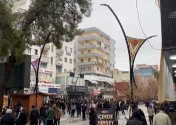 Qosêr’de Gençlik Öncülüğünde Binler Rojava İçin Yürüyor