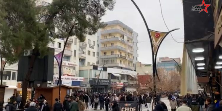 Qosêr’de Gençlik Öncülüğünde Binler Rojava İçin Yürüyor