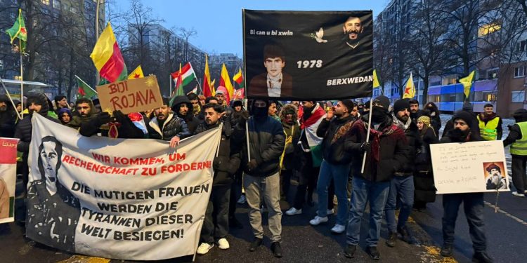 Berlin’de Rojava’ya Dönük Saldırılara Karşı Yürüyüş Düzenlendi