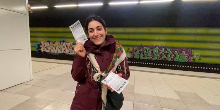 Hamburg’da Gençlerden Rojava Saldırılarına İlişkin Broşür Dağıtımı