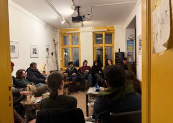Berlin’de Rojava Kafe’de  Rojava Devrimi Üzerine Tartışmalar Yürütüldü