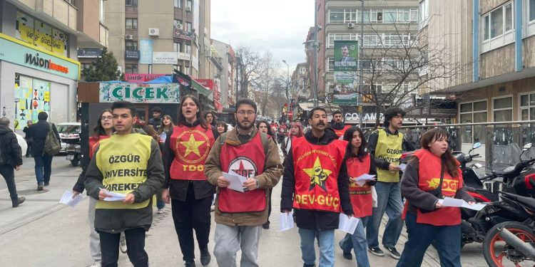 Gençlik Örgütleri Kızılay’da Rojava İçin Bildiri Dağıttı