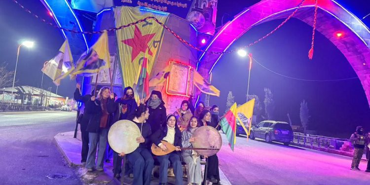 Derik’te Koma Elefterya’dan Nöbet Alanlarına Moral Ziyareti