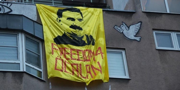 Berlin’de Gençlik Öncülüğünde “Önder APO’ya Özgürlük, Rojava’ya Statü” Yürüyüşü