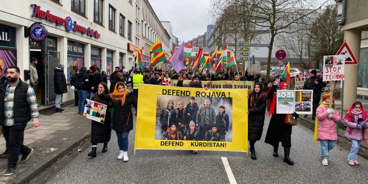 Harburg’da Rojava’ya Yönelik Saldırılara Karşı Yürüyüş