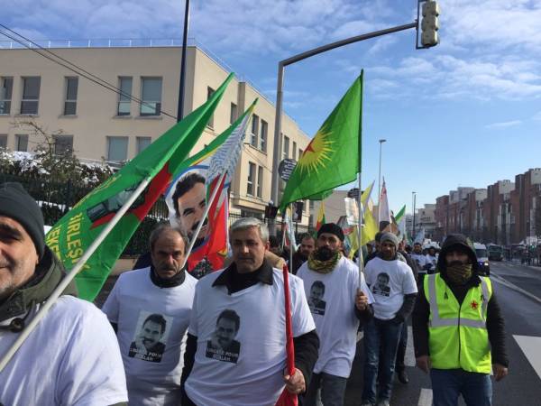 Fransa ile Danimarka’da halklar Öcalan ve Efrîn için yürüyor