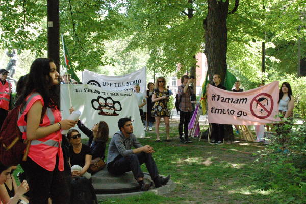 İsveç’te Genç kadın öncülüğünde Rojava ile dayanışma eylemi