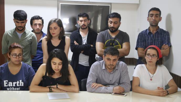 İşgalci polislerden Devrimci Öğrencilere ajanlık dayatması!