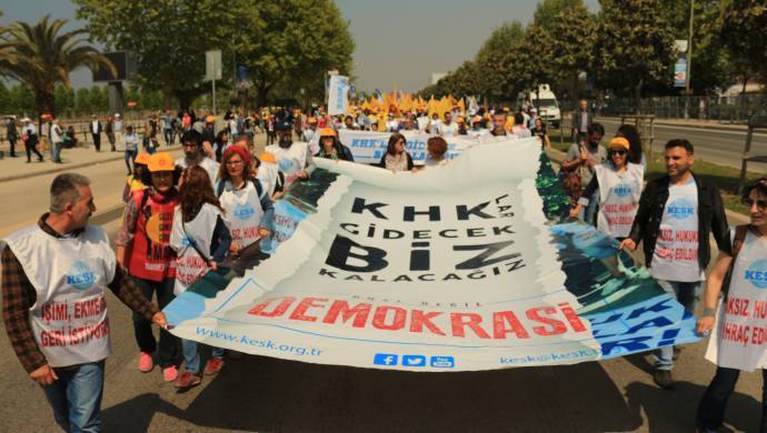 Faşizme karşı Gençliğin öncülüğünde Emekçiler alanları doldurdu