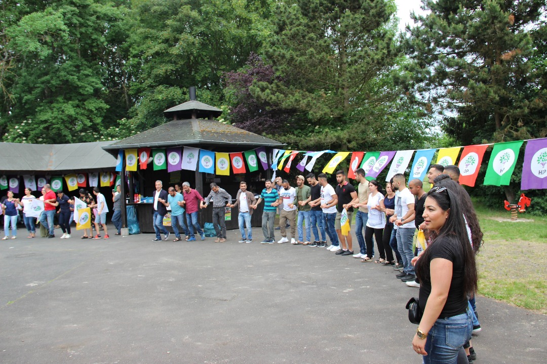Meckenheim’de Ciwanên Azad öncülüğünde HDP’ye destek şöleni yapıldı