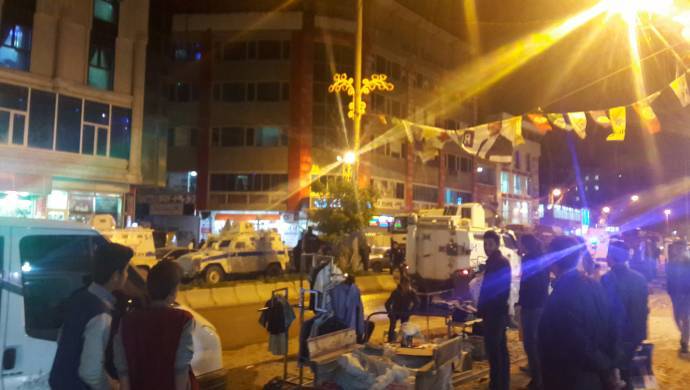 İşgalci Türk polisleri ile gençler arasında kavga!