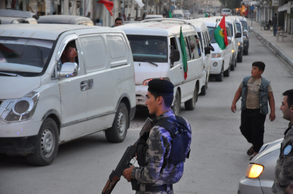 Kobanêli gençler Sêmalka canlı kalkan eylemine katılıyor