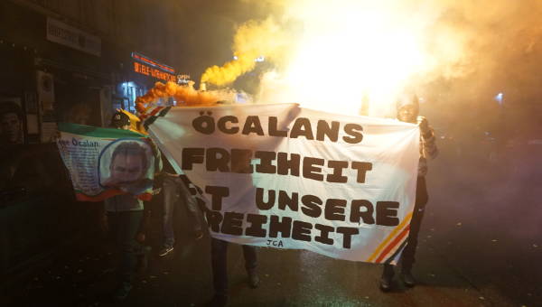 Berlin’de Devrimci Gençlikten Öcalan için eylem