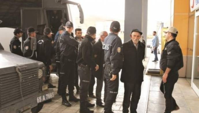 Erdoğan’ın seçim çalışması ‘muhtar görevden alma’ sürüyor