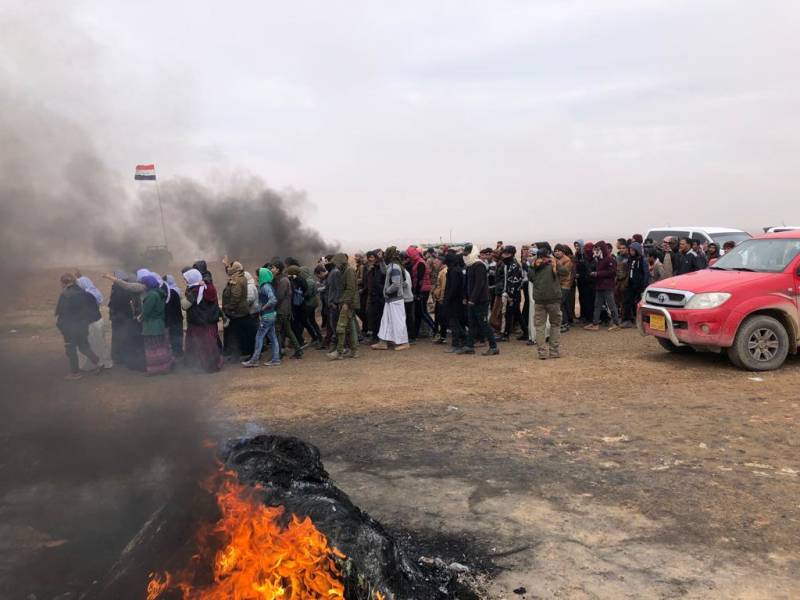 Şengal halkı gençlikle beraber sınır hattında