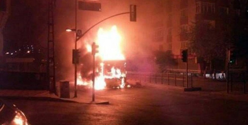 SON DAKİKA – İstanbul’da 13 araç ateşe verildi