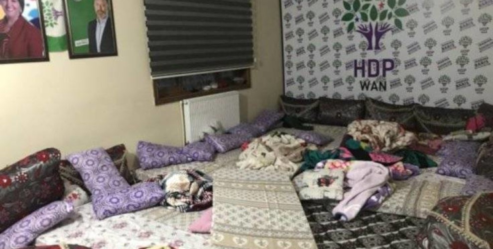 Wan’da açlık grevi eylemini polis bastı: 11 gözaltı