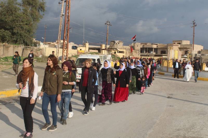 Şengal gençliği tecridi protesto etti
