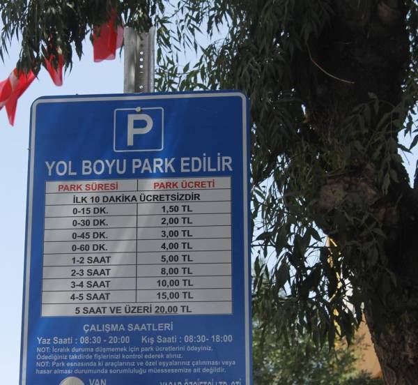 Belediye gaspçısı Wan sokaklarını otoparka çevirdi