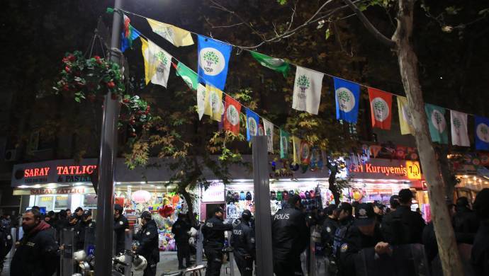 Amed’den sonra Batman HDP il binasına da baskın: 28 gözaltı – YENİLENDİ