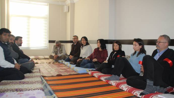 Gözaltına alınanlar açlık grevini sürdürüyor