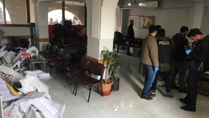 HDP Urfa il binasına işgalcilerden baskın: 40 gözaltı