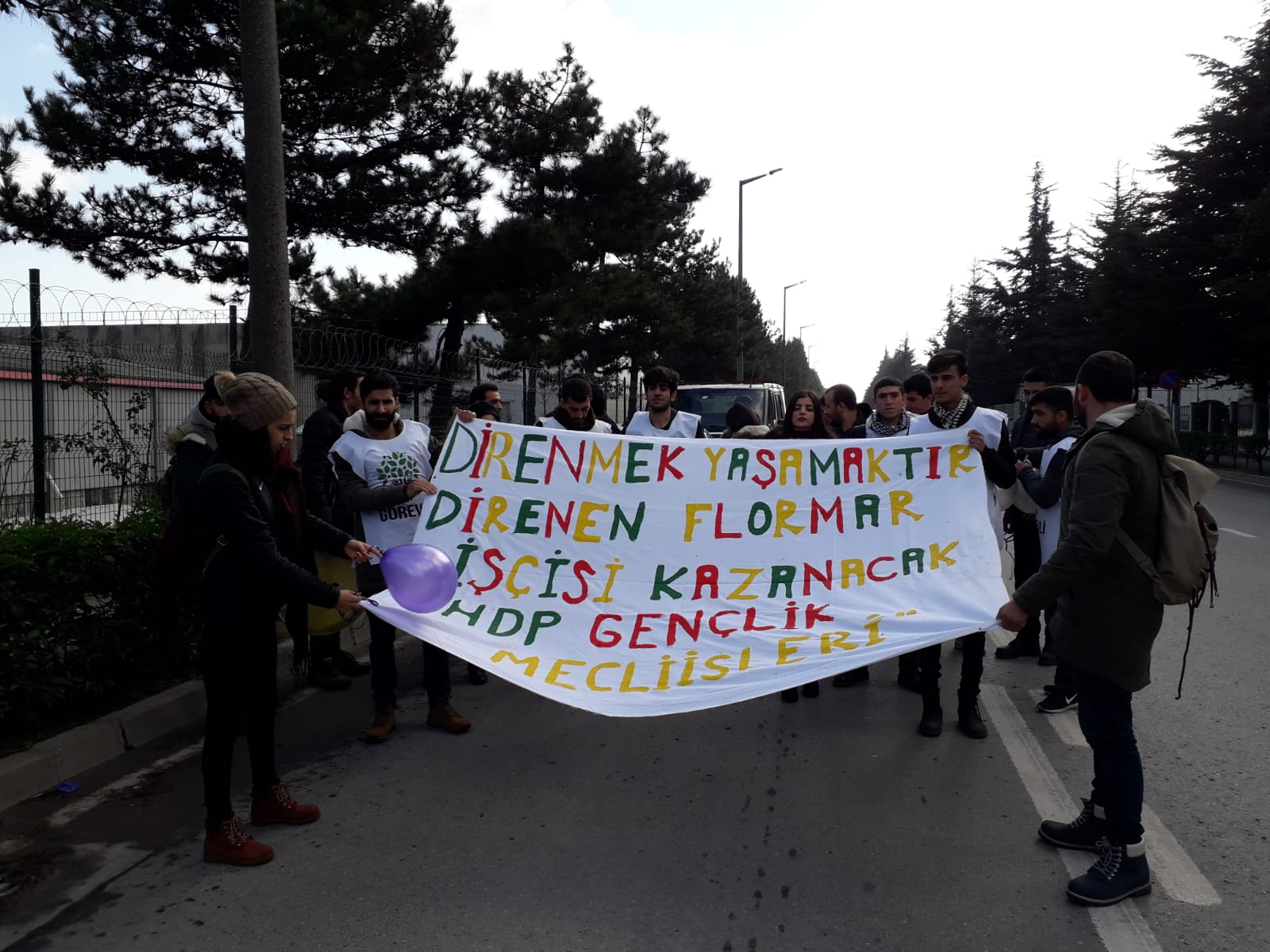 HDP Gençlik Meclislerinden Flormar işçilerine destek